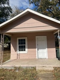 Building Photo - Conveniently located one bedroom home!