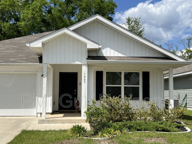 Primary Photo - 1045 Lovebird Ct