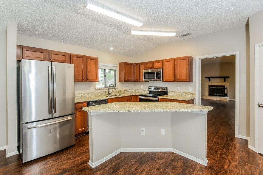 Building Photo - 534 S Sundance Dr
