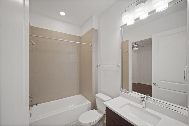 Building Photo - 4820 Caroline St