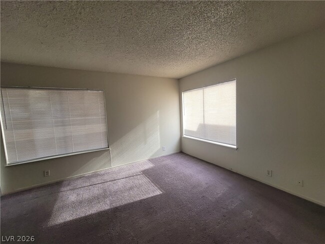 Building Photo - 4760 Woodridge Rd