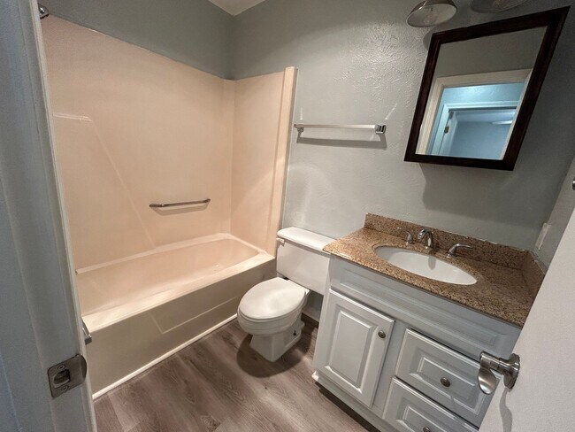 Building Photo - Gorgeous 2-Story Townhouse