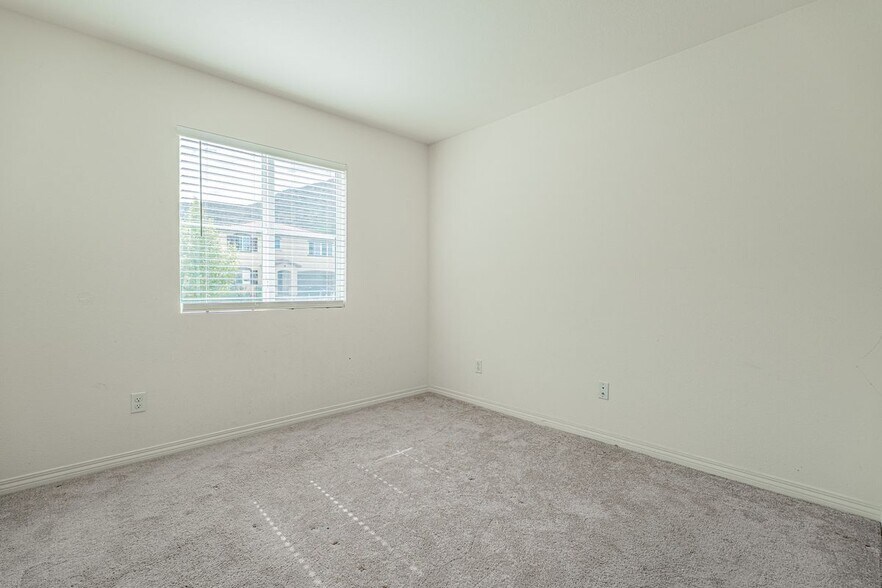 Building Photo - 32184 Rambling Ct