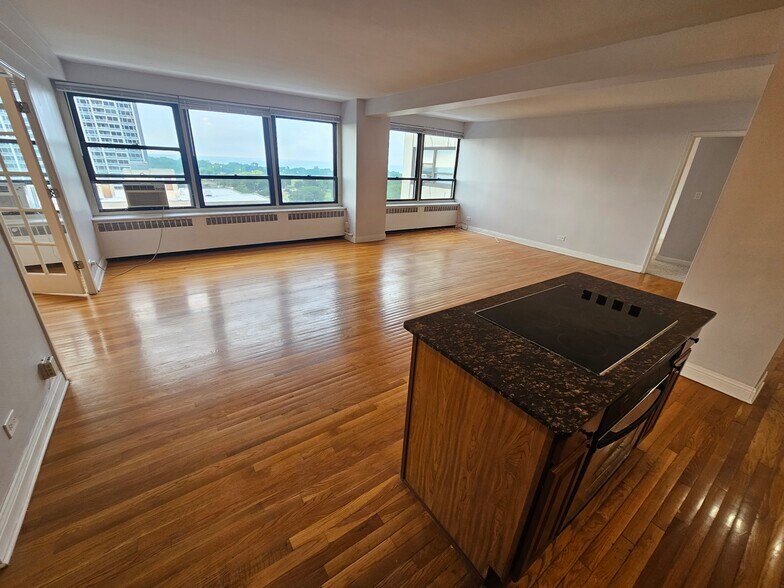 Building Photo - 707 W Gordon Ter