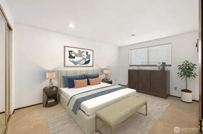 Building Photo - 2 Bed 1 Bath Des Moines Condo w/ Puget Sound Views!