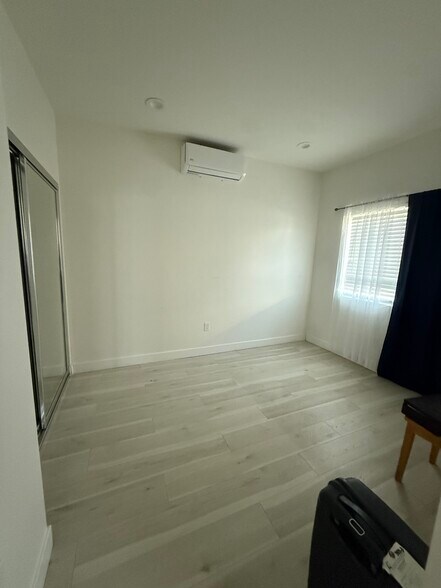 bedroom - 1049 Davis Ave