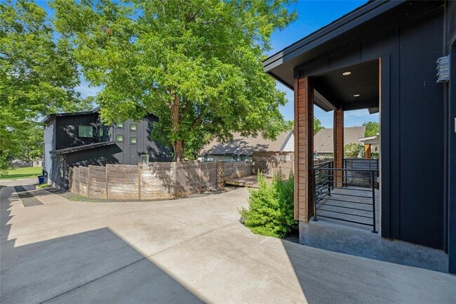 Building Photo - 4606 Ledesma Rd