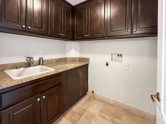 Building Photo - Beautiful Marina Hills Home!
