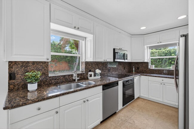 Building Photo - 2808 NE 22nd St