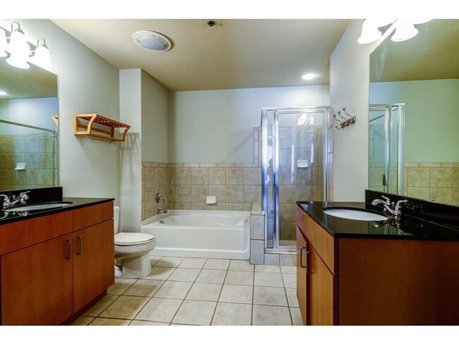 Building Photo - 711 Cosmopolitan Dr NE