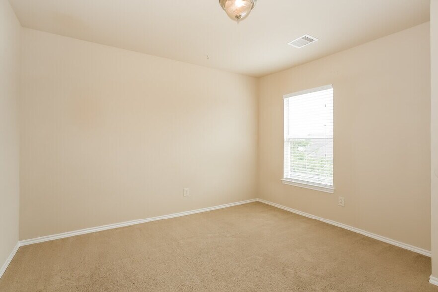Building Photo - 9510 Wakefield Village Dr