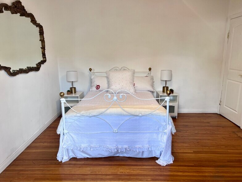 Building Photo - 219 Winchester Ave