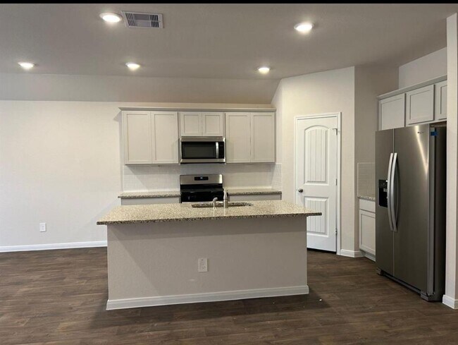 Building Photo - 1313 Camden Ln