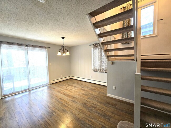 Building Photo - 7 Staunton Ct