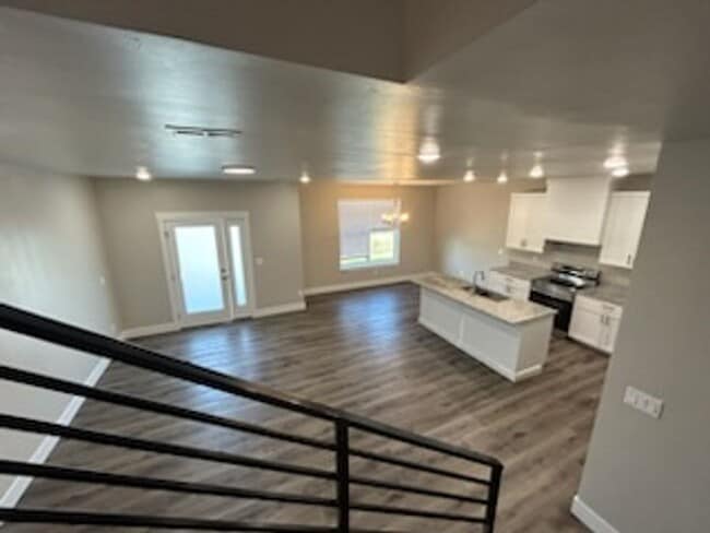 Building Photo - Hummingbird Townhome