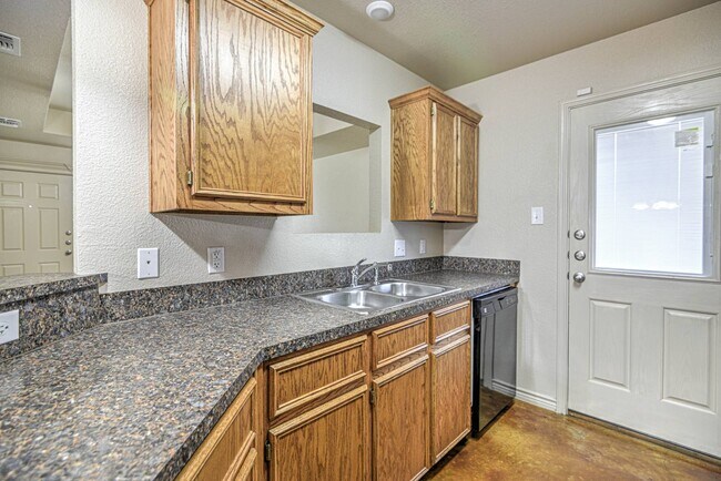 Building Photo - 1607 Powder River Dr APT A