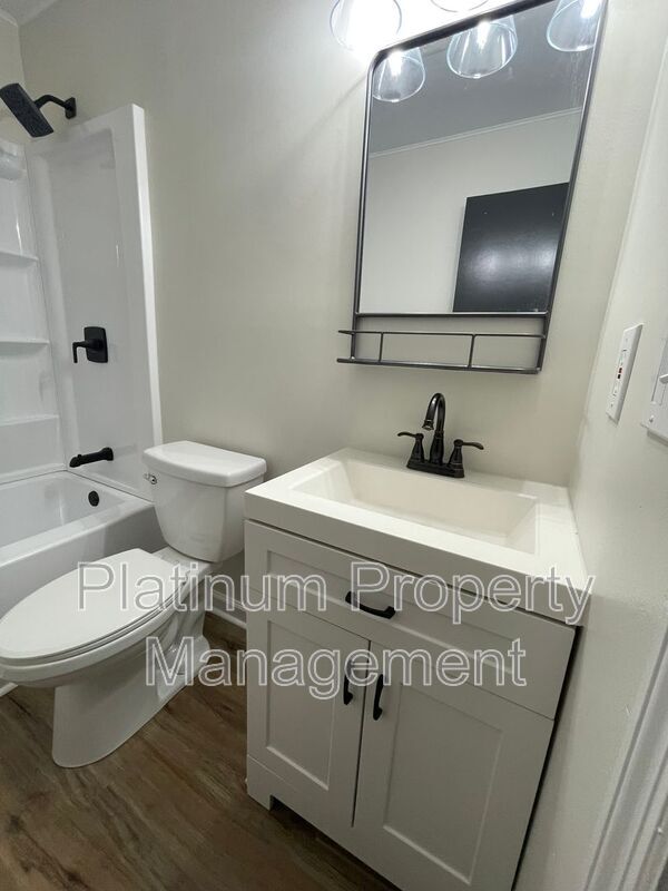 Building Photo - 35 Pecks Creek Ct