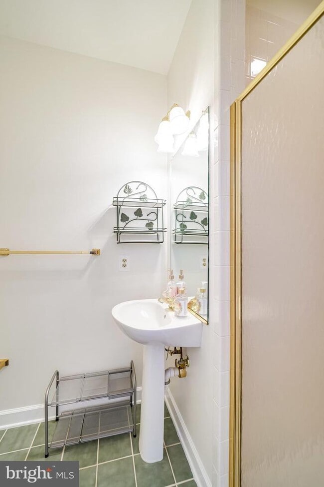 Building Photo - 6207 Woodland Lake Dr