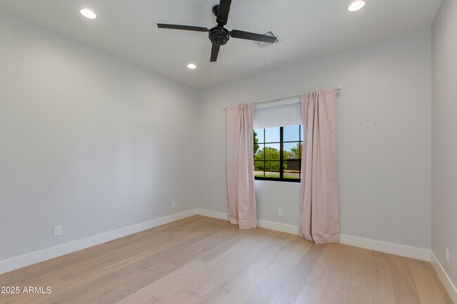 Building Photo - 3802 E Highland Ave