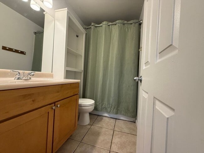 Building Photo - 955 Auburnview Dr