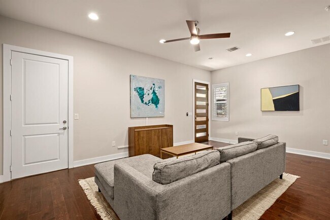 Building Photo - 1730 Bunche Rd