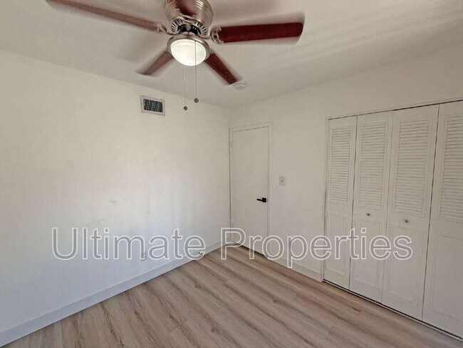 Building Photo - 1021 W Mission Ln