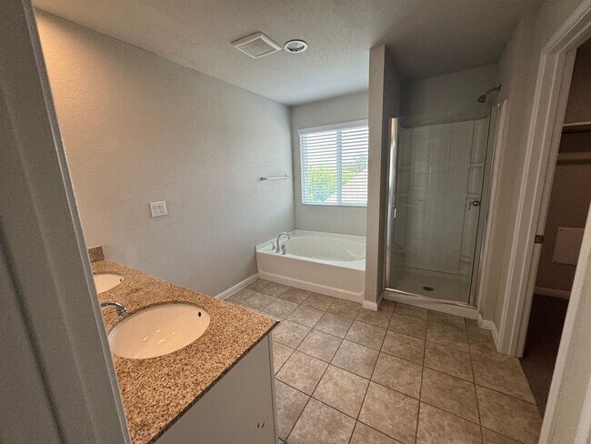 Building Photo - NEAR MEDICAL CENTER  |  GATED COMMUNITY   | 3 BEDROOMS  |  2.5 BATHS