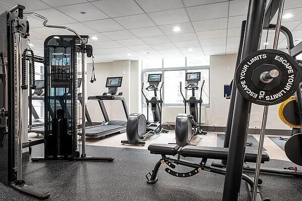 Building Photo - 260 W 26th St