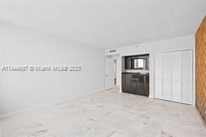 Building Photo - 2 br, 2.5 bath Condo - Kenilworth