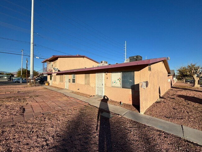 Building Photo - Charming 2Bed/1Bath ground floor apartment located in North Las Vegas- Move in Special- First Mon...