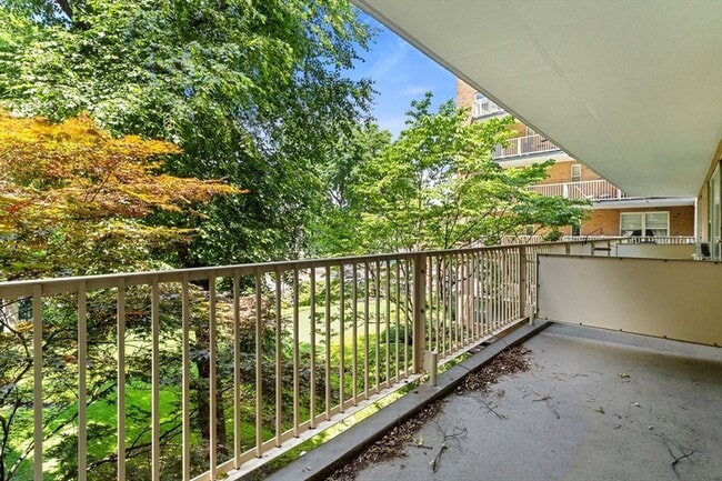 Building Photo - 145 Pinckney St