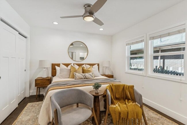 Building Photo - 1041 Yale Ave S