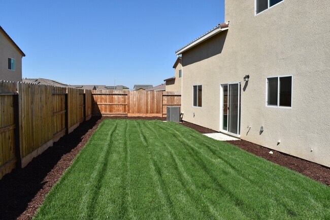 Building Photo - 855 Sophie Ct