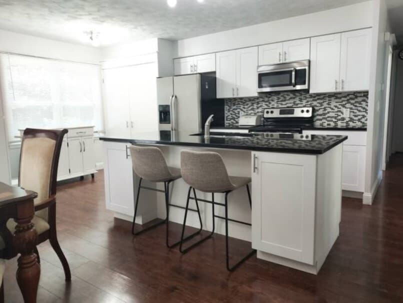 Building Photo - 8830 Maplewood Dr