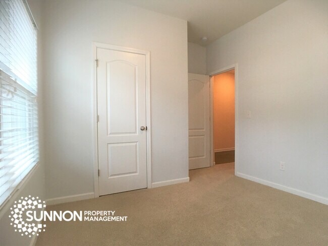 Building Photo - Beautiful 3BR 2BA Ranch with Backyard Oasis