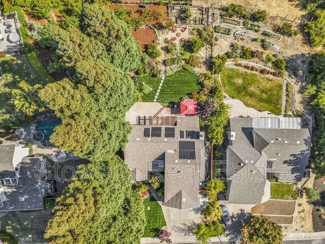 Building Photo - 325 Paraiso Dr
