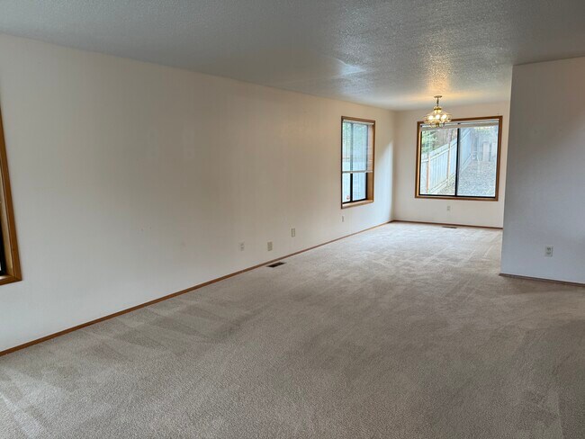 Building Photo - 7050 SW 174th Ave