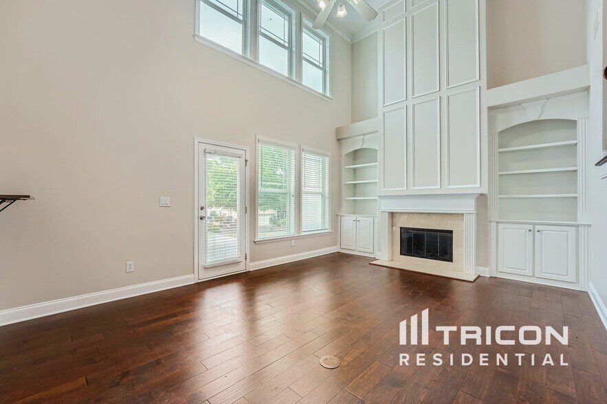 Building Photo - 3819 Stagecoach Ln