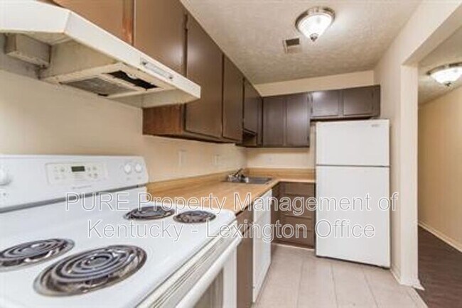 Building Photo - 352 Redding Rd