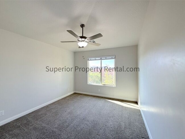 Building Photo - 4 bed, 2 bath home w/2car garage
