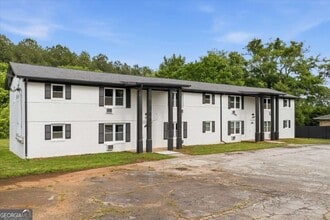 Building Photo - 610 N College Dr