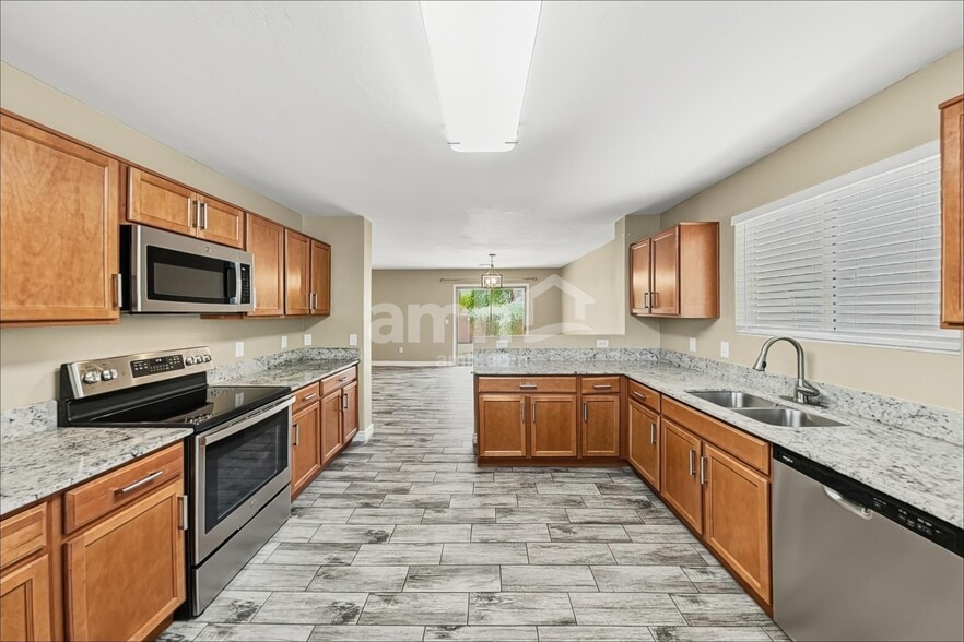 Building Photo - 8933 N Country Cove Tr