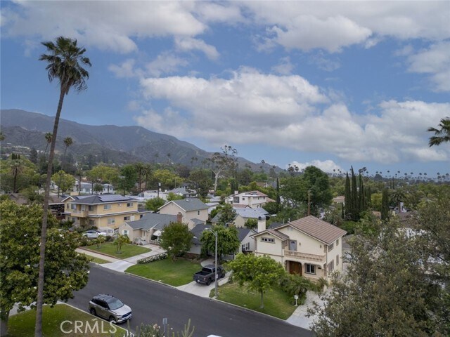 Building Photo - 918 E Valencia Ave