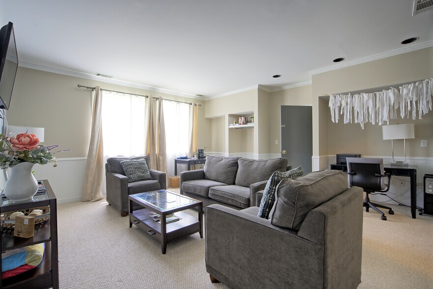 Building Photo - 2 Willets Pl