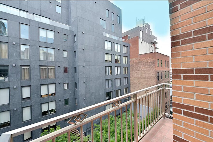 Building Photo - 140 W 19th St