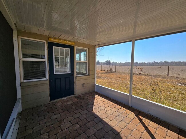 Building Photo - Charming 2-Bedroom Home with Countryside Views and Modern Amenities