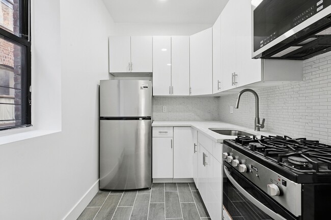 Building Photo - 441 W 151st St