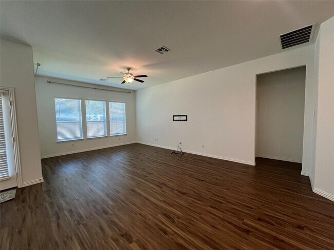 Building Photo - 212 Baralo St