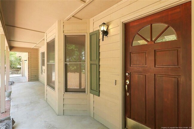 Building Photo - 709 Essex Ct