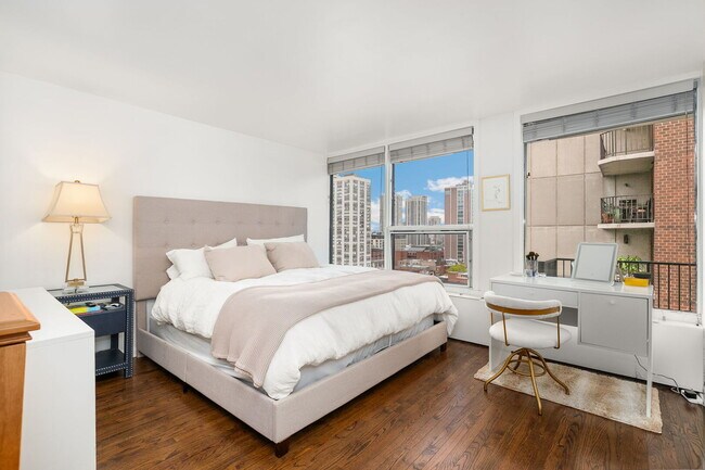 Building Photo - 1400 N State Pkwy